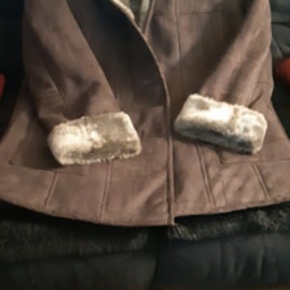 Womens Brown Faux Fur Coat. Size large - Picture 2 of 7